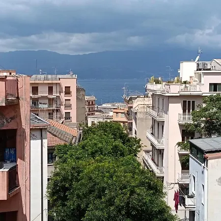 Lejlighed House With A View Of The Strait Of Messina 2 2 Bathrooms *